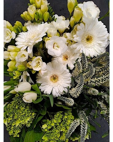 IVORY CLASSIC Flower Arrangement