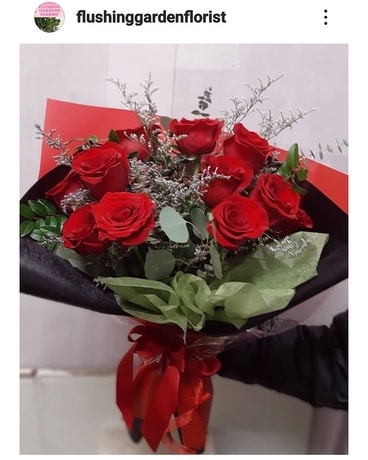 A Dozen Red Roses Bouquet Flower Arrangement