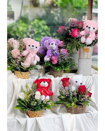 Rose w/bear basket Flower Arrangement