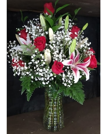 MTF3131 1 Dozen L/S Roses w/ Stargazer Lilies