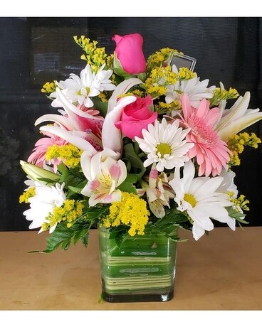 MTF2131 Mixed Spring Cube w/Pink Roses & Stargazer Flower Arrangement
