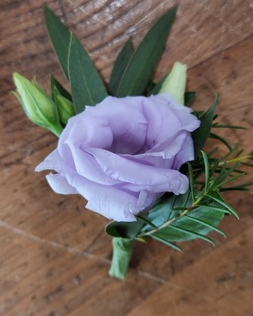 Lisianthus Boutonniere Boutonniere