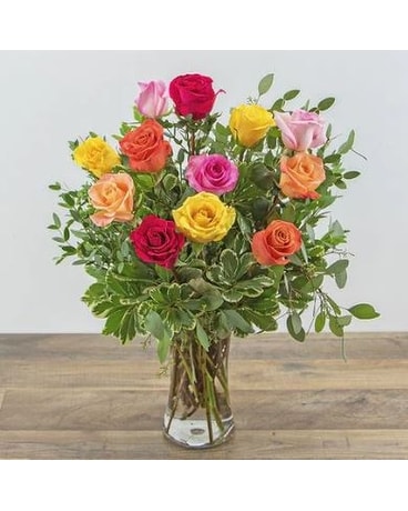 Vibrant Dozen Roses Flower Arrangement