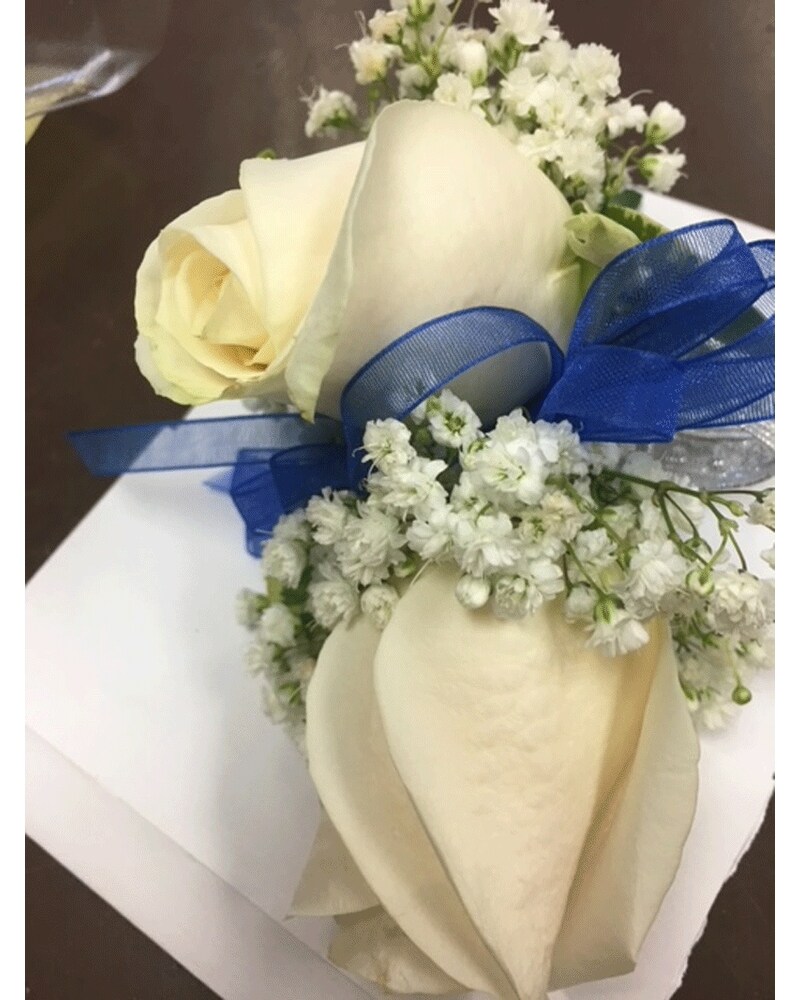 Prom Corsage Delivery Mississauga ON - Mums Flowers