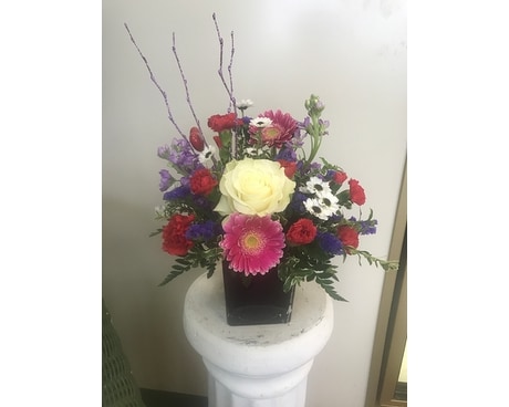 VD Red Cube Flower Arrangement