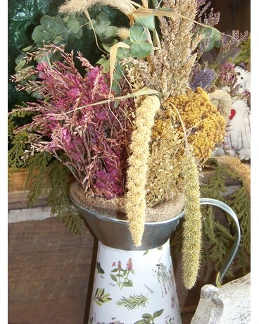 DRIED BOTANICAL PITCHER Flower Arrangement
