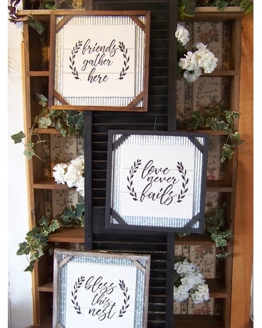 COUNTRY RUSTIC SIGNS Flower Arrangement