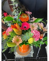 Deluxe in a Vase size,  inches height and  inches wide.