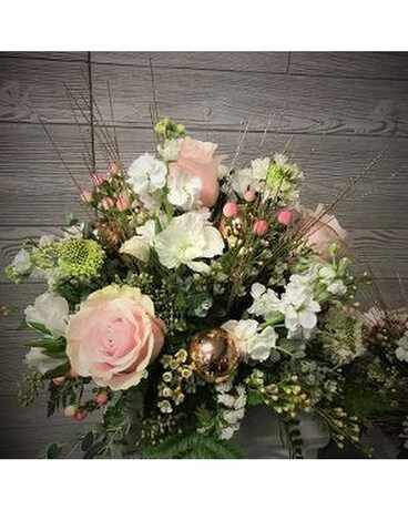 Romantic Centerpiece Flower Arrangement