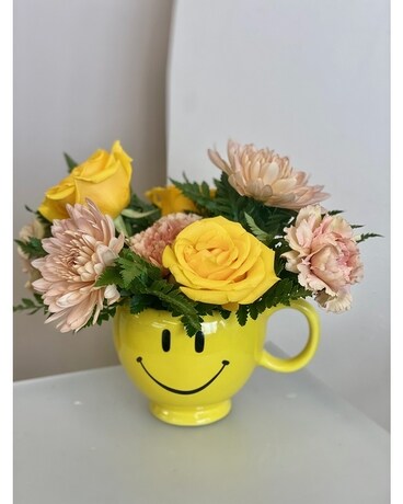 Peachy Smiles Flower Arrangement