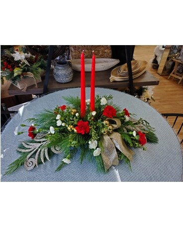MacArthur's It's Christmas Flower Arrangement