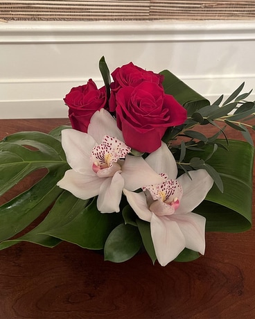 MacArthur's  Be mine Flower Arrangement