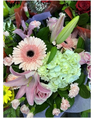 MacArthur's Blooming Pink Bouquet Flower Arrangement