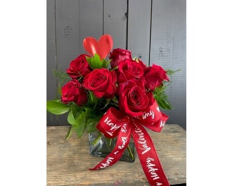 Simply Red Flower Arrangement