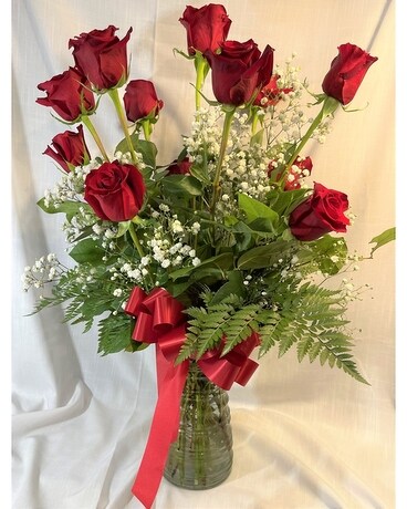 Classic Dozen Red Roses in Port Huron MI - Ullenbruch's Flowers & Gifts