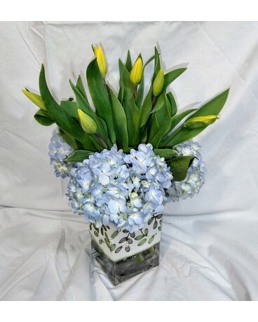 Springtime Daydream Flower Arrangement
