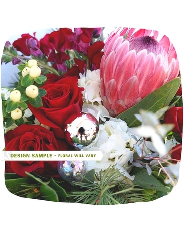Seasonal Surprise // Luxe Holiday Mix Flower Arrangement