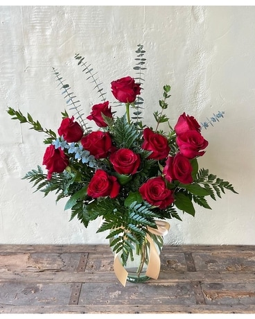 A Classic Dozen Roses Flower Arrangement