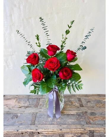 A Classic Half Dozen Roses Flower Arrangement