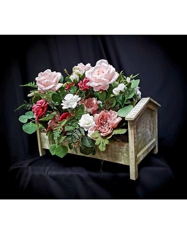 BED OF ROSES Flower Arrangement