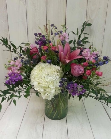 Simple Elegance Flower Arrangement