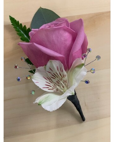 Cool Water Boutonniere Boutonniere