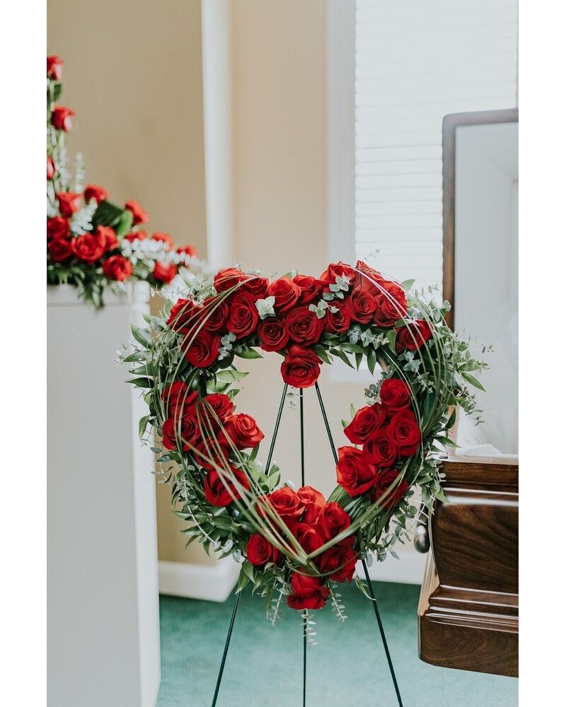 Windrose 18-inch Open Heart Easel in Wyoming MI - Wyoming