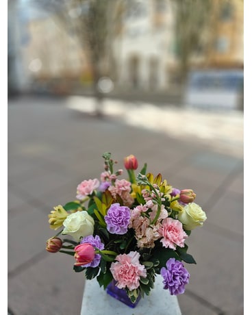 Spring Bouquets Delivery Bellevue WA - Lawrence The Florist