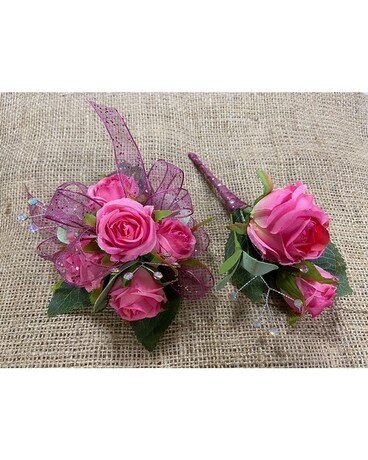 Hot Pink Roses Flower Arrangement