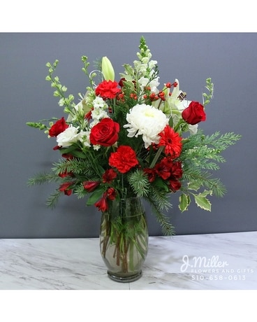 Christmas Cheer Flower Arrangement