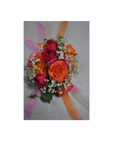 Sweetheart rose Wristlet Flower Arrangement