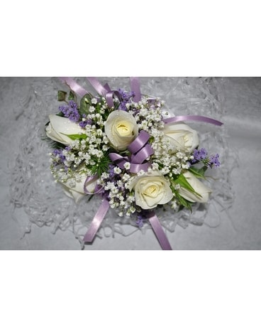 sweetheart rose wristlet Flower Arrangement