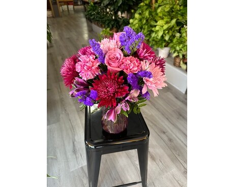 PLUM CUTE Flower Arrangement