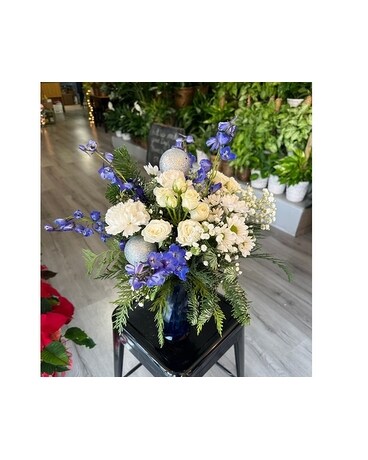 WINTER WONDERLAND Flower Arrangement