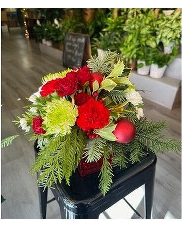 Holly Jolly Flower Arrangement