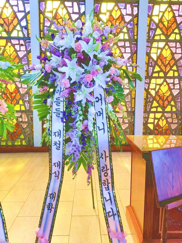 sympathy middle bouquet image
