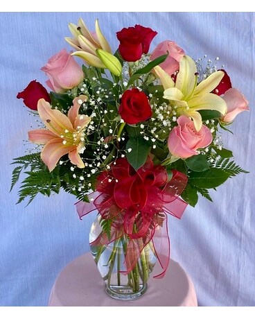 Roses and Lilies Delight Bouquet Flower Arrangement