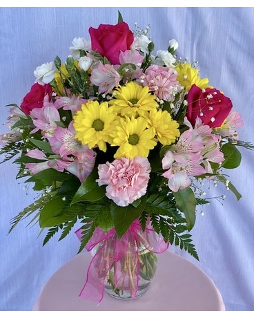 Smiles and Splendor Bouquet Flower Arrangement