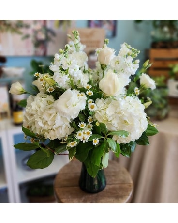 White Garden Bouquet Flower Arrangement
