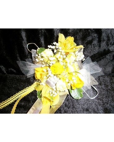 Buttery Yellow Wristlet Corsage