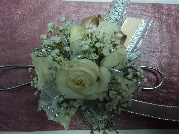 Champagne Kiss in Hagerstown MD - Chas. A. Gibney Florist & Greenhouse