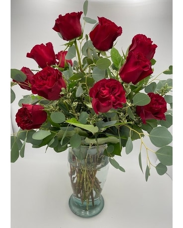 Black Label Heart Roses Flower Arrangement