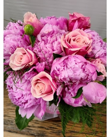 Custom Arrangement 16 Flower Arrangement