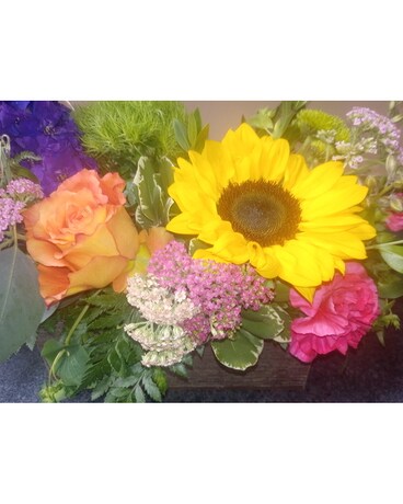 Farmer's Fresh Designer's Choice Flower Arrangement