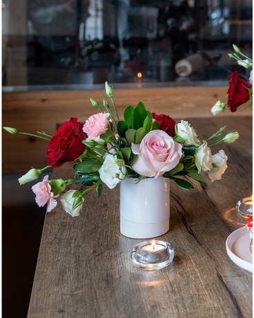Tres Rosas - Appetizer Flower Arrangement