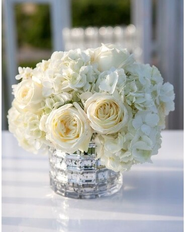 Simple & Elegant Flower Arrangement