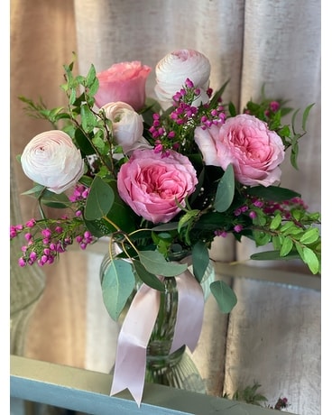 Queen Mayra Lux Garden Bouquet Flower Arrangement