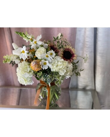 Snow Whites and Caramel Flower Arrangement