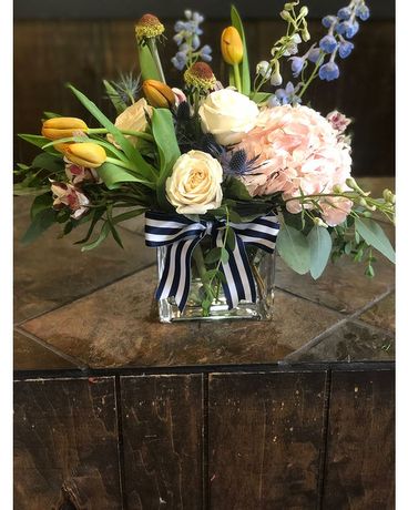 Preppy Lg Heritage Cube Design Flower Arrangement