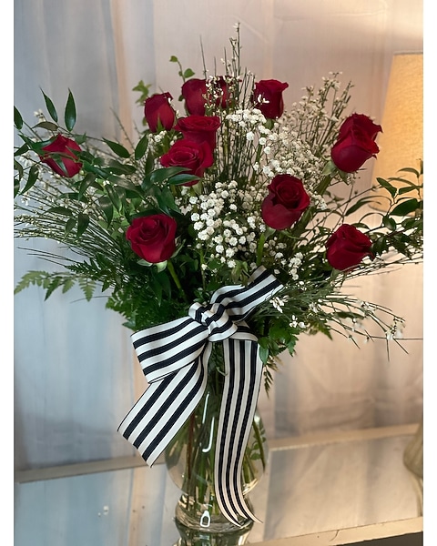 Heritage Premium Dozen Red Freedom Rose Vase